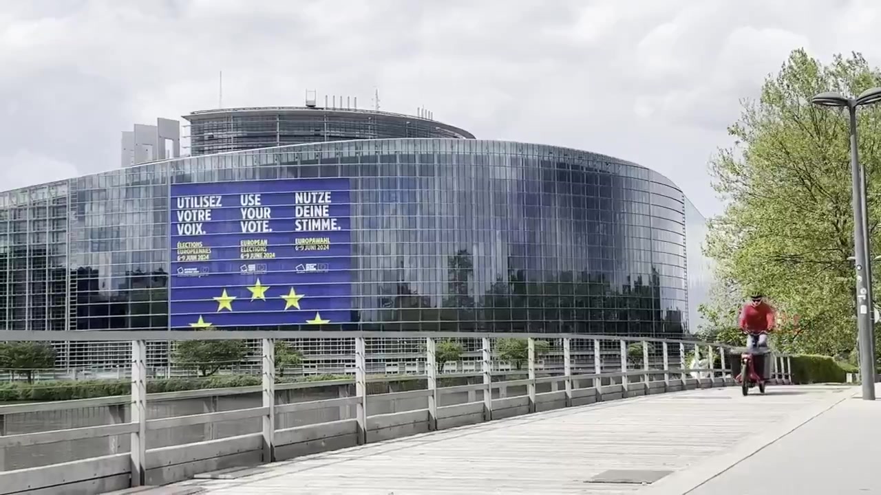 속보: EU AI법 정식 시행 돌입 — 주요 조항 한눈에 정리 동영상 썸네일