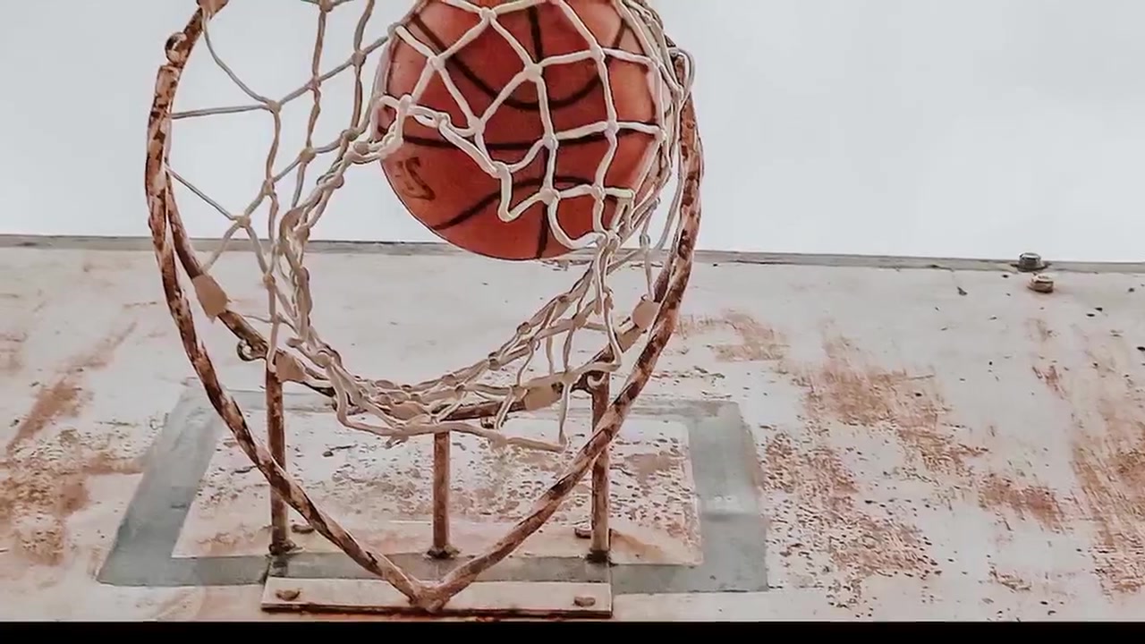 NBA 토요 농구: 센터 리바운드가 속공과 오버/언더 배당률에 미치는 전술적 상관관계 심층 분석 동영상 썸네일