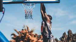 NBA 배팅 전략: TNT 목요일 전국 중계 '쇼타임 이펙트'와 슈퍼스타 득점 오버 프롭 분석