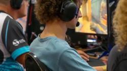 LoL MSI 브래킷 스테이지 메타분석: 바텀 극단적 라인 스왑이 포블 및 골드 격차 배팅에 미치는 변수