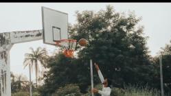 NBA 실시간 배팅: 덴버 원정 백투백 피로도와 4쿼터 3점슛 데이터 분석 및 프롭 베팅 전략