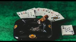텍사스 홀덤 GTO 전략: OOP 수티드 커넥터 3-Bet 블러핑 사이즈 및 수익률 방어 가이드