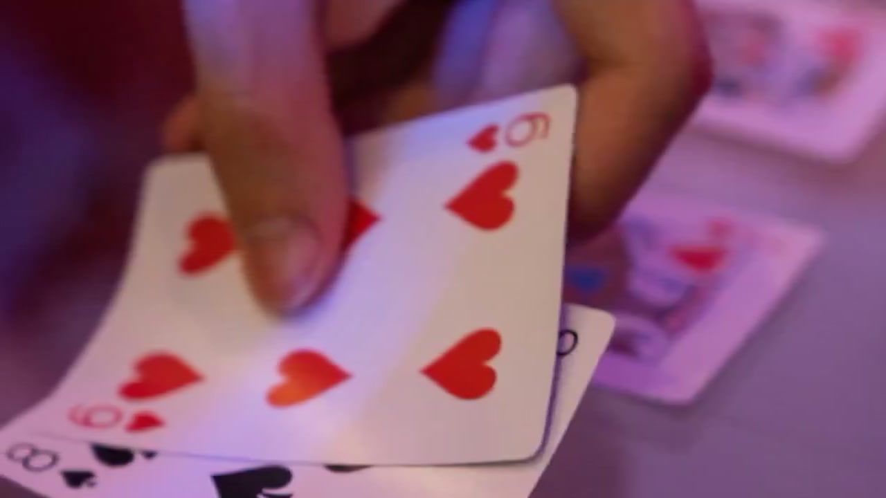 라이브 블랙잭 VIP 테이블의 딥 컷(Deep Cut)이 트루 카운트와 켈리 베팅에 미치는 수학적 분석 및 안전카지노 가이드 동영상 썸네일